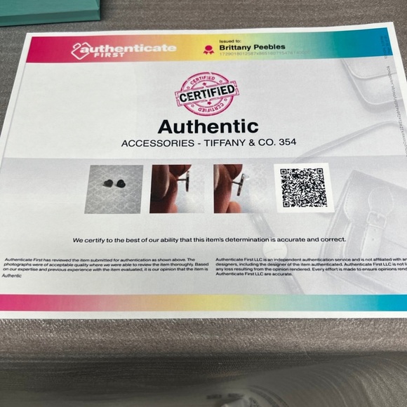 Tiffany & Co. DIAMOND Mini Heart Earrings - Picture 10 of 10